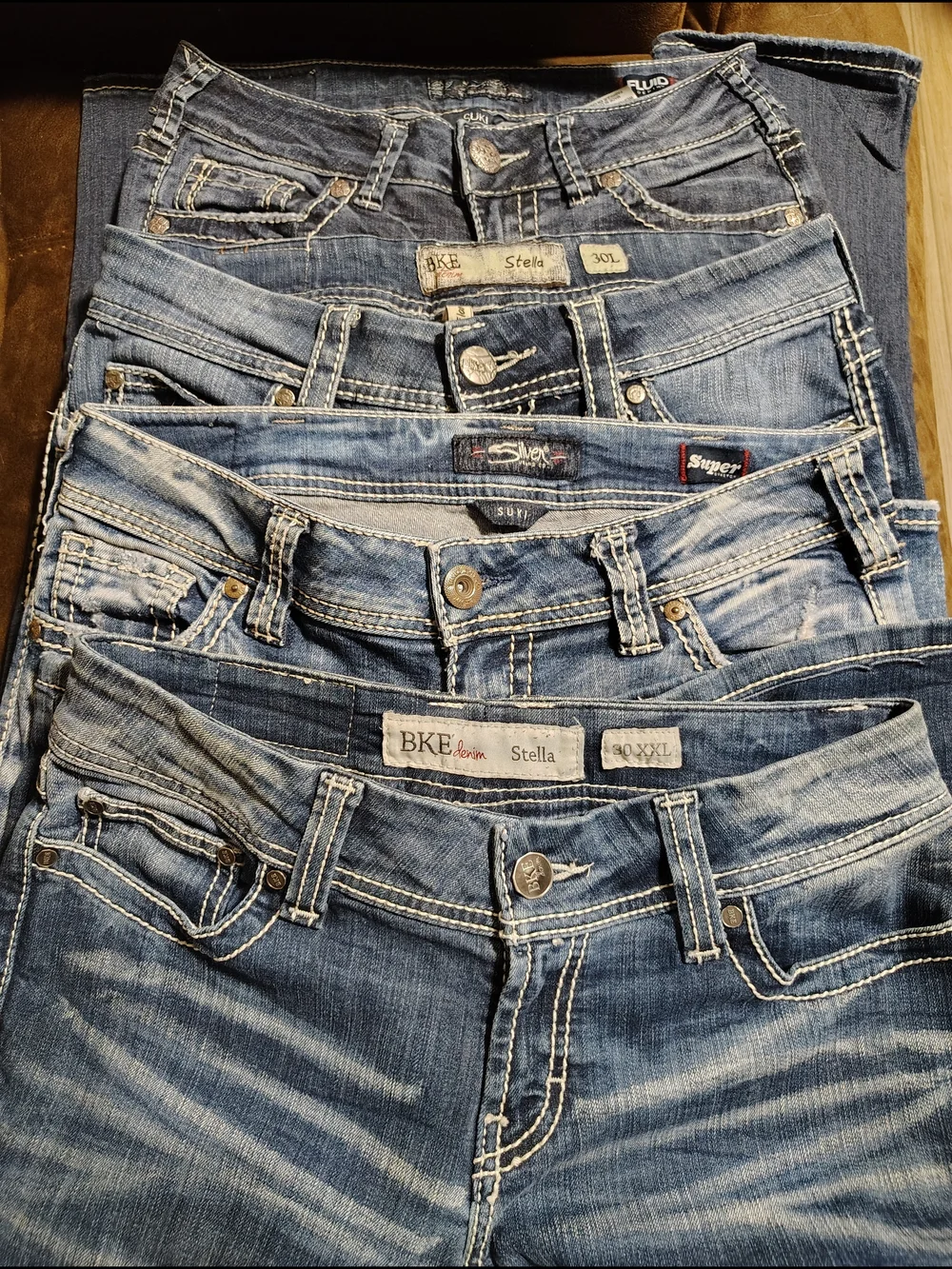 Silver and BKE Women's Blue Denim Boot Cut Jeans And 1 Capri. - Picture 1 of 11
